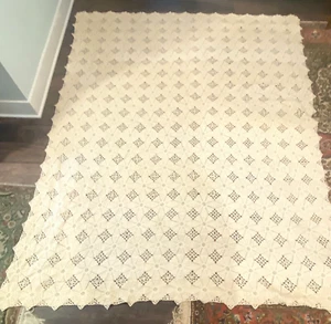 Exquisite antike maßgefertigte handgehäkelte Tischdecke oder Decke 70x88 Ecru NEUWERTIG - Bild 1 von 4