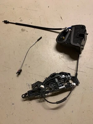 Actuador de bloqueo de puerta trasero derecho Chevrolet Volt 17-19 Cruze Equinox Malibu Terrain Foto 1 de 2