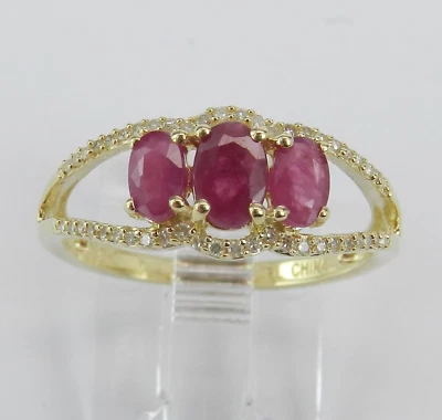 10K Yellow Gold Ruby and Diamond Three Stone Engagement Anniversary Ring Size 7 - Image 1 of 4