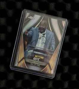 2024 Topps UFC Chrome Daniel Cormier Embedded Hall Of Fame Refractor  - Bild 1 von 2