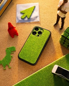 Coque et peau poignée « Touch Grass » de marque pour Apple iPhone 16 Pro Max poisson d'avril ✅ - Photo 1 sur 3