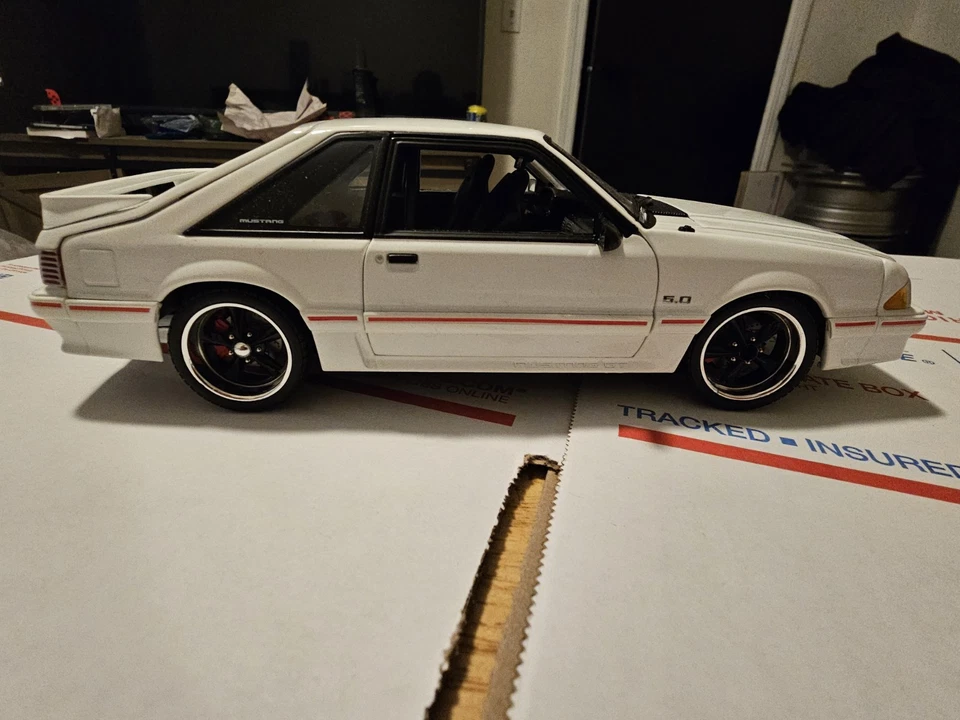 Ford Mustang GT 1988 1/18 GMP blanco Street Fighter defectuoso. Personalizado  Foto 1 de 4