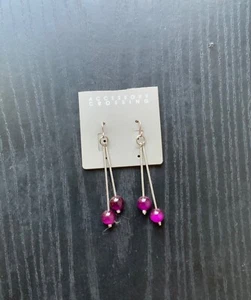 Silber getönter Hängel/Tropfen mit lila/rosa farbigen Perlen. - Bild 1 von 1
