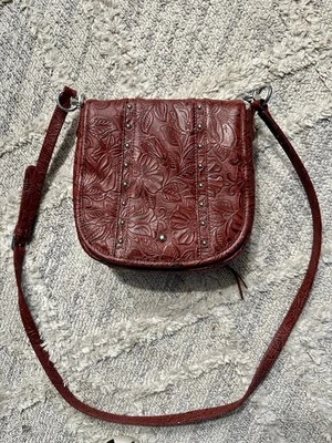 Gun Tote’n Mamas Concealed Carry Red Floral Leather Studded Handbag - Image 1 of 3