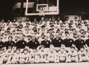 🌟 Vintage Marietta College 1970er Männer Jungen Basketball Team Foto Ohio - Bild 1 von 5