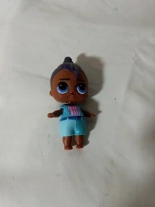 Muñeca sorpresa LOL con pelo morado - Imagen 1 de 11
