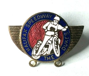 1976 Halifax Speedway The dukes Enamel Badge 35 x 25 mm  W Reeves - Foto 1 di 3
