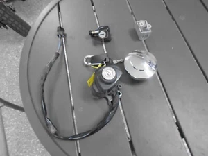 JUEGO DE BLOQUEO HONDA VT750 Shadow ACE INTERRUPTOR DE ENCENDIDO TAPA DE GAS 750CD 02 2002 OEM - Imagen 1 de 3