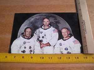 Tarjeta postal de gran tamaño de aterrizaje lunar Apolo 11 1969 de la NASA 5,5x9" astronautas - Imagen 1 de 3