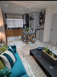 2 Bed Ground Floor Garden Apartment Nr Manchester City Centre With Parking - Picture 1 of 23