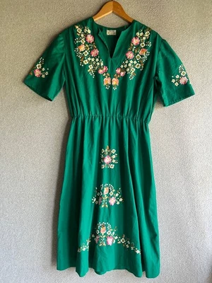 TUTUI 连衣裙女式中号绿色花卉哥伦比亚手工刺绣波西米亚 — 第 1/4 张图片