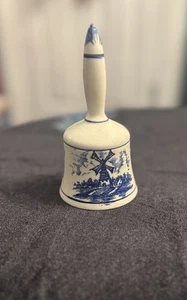 Delft 5" x 2.5” Blanco Azul Craquelado Esmalte Molino de Viento Campana Temática Floral - Imagen 1 de 5
