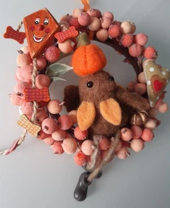 Kleiner Tilda Art Kranz Dekoration Herbst Landhausstil  Handarbeit Wand/Tür - Bild 1 von 5