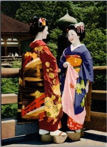 Tarjeta postal japonesa vintage años 60 JAPÓN 4x6" GEISHA GIRL Maiko Kimono/sin usar - Imagen 1 de 2