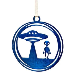 Adorno de árbol de Navidad con un extraterrestre - Hecho en EE. UU. - Imagen 1 de 4