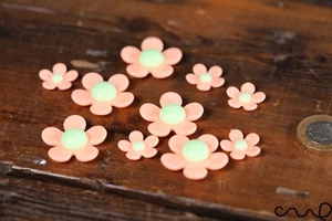 10 x Peach Daisy Plastic Flat-back Flower Cabochon Embellishment Deco Assorted  - Picture 1 of 4