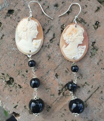 ORECCHINI CON CAMMEO CORNIOLA E PIETRE IN ONICE , ORECCHINI PENDENTI IN ARGENTO - Immagine 1 di 2