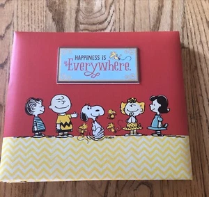 HAPPINESS IS EVERYWHERE Hallmark Peanuts SNOOPY album fotografico album - Foto 1 di 10