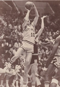 TYPE 1: 1977 Press Photo San Antonio Spurs Basketball Louie Dampier Jump Shot - Picture 1 of 2