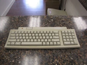Vintage Apple M0487 Macintosh Keyboard II - Malayasia - LK6 - Picture 1 of 9