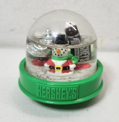 Бар Hershey's Green Snow Globe Topper 2000 Hershey Kiss Santa снеговик 2 дюйма высота - Изображение 1 из 4