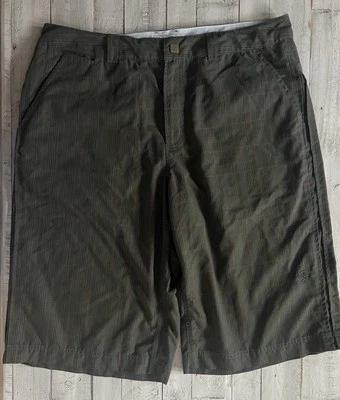 Mountain Hardwear Men's Shorts Size 38 Green Longer Length Lightweight Hiking - Image 1 of 4