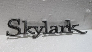 Insignia emblema maletero original Buick Syylark 1958-72 # 8823099 - Imagen 1 de 7