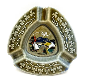 Wade Irish Porcelain Ash Tray 'Ireland' Farm Scene Triangle - Picture 1 of 9