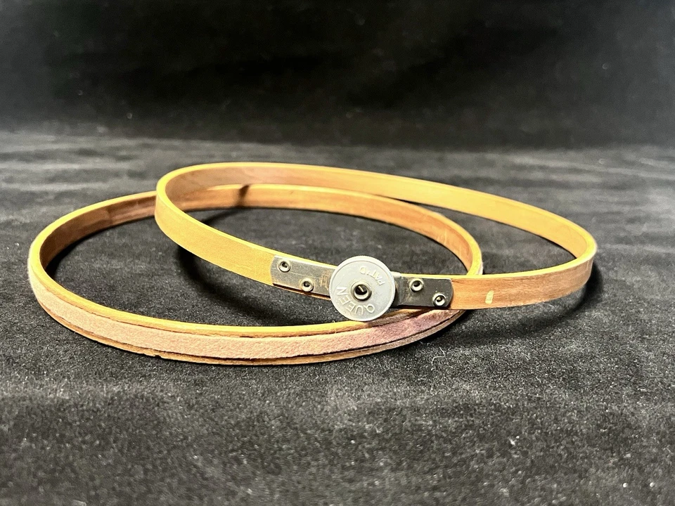 Vintage 7” Queen Wood Felt Lined Embroidery Hoop Tension Wheel Dial USA - Image 1 of 4