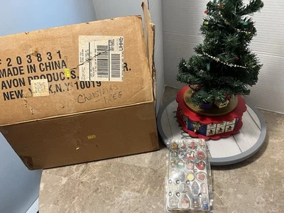 COMPLETO 1996 Avon Christmas Is Coming Musical Árbol de Adviento Calendario en Caja Funciona Foto 1 de 4