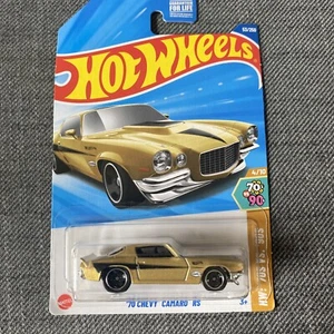 Nuova Hot Wheels 70 Chev Camaro RS HW: '70S VS '90S Serie 2025 Spedizione Gratuita - Foto 1 di 3