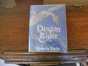 DRAGON RIDER, Cornelia Funke, SIGNED w/DRAWING 1st ed/1st print UK,2004 HCDJ - Picture 1 of 5