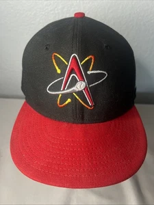 Gorra ajustada de béisbol de ligas menores isótopos Albuquerque casi nueva 7 1/8 ala negra roja - Imagen 1 de 8