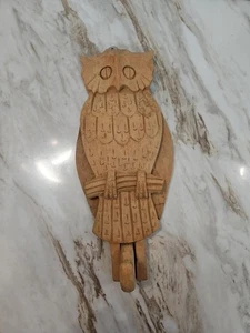 Geschnitzter Holz Eulenhaken bewegliche Flügel Volkskunst Vintage 11 cm hoch  - Bild 1 von 8