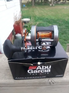 Carrete redondo especial Abu Garcia C3 6500 Catfish C3-6500Catspc22. ¡Nuevo en caja! Derecha - Imagen 1 de 17