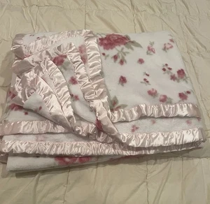 "Manta Shabby Chic TARGET de una sola capa rosa blanco flor ribete satinado 69"" x 87""" - Imagen 1 de 10