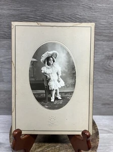 Antique Cabinet Card Photo Young Girl Standing Alltenburg Studio, New York 1900 - Bild 1 von 10