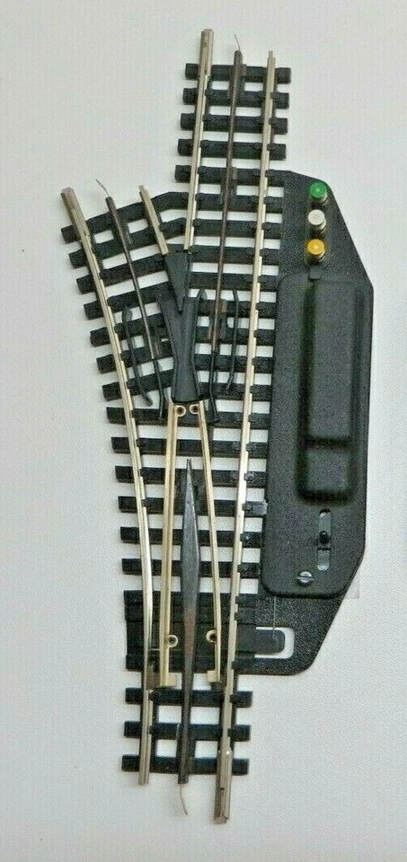 Trix Express 4361 H0 elektrische Weiche links geprüft - Bild 1 von 1