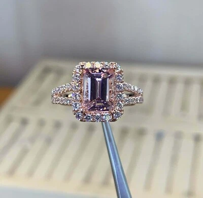 Anillo de compromiso para mujer con halo de morganita creado en laboratorio de 2,52 quilates enchapado en oro blanco de 14 quilates Foto 1 de 4
