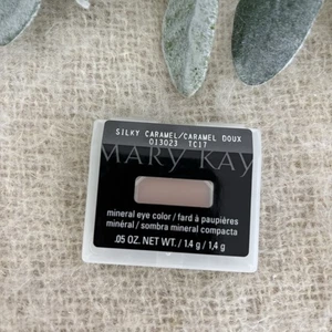 Color de ojos mineral Mary Kay caramelo sedoso 013023 0,05 OZ  - Imagen 1 de 3