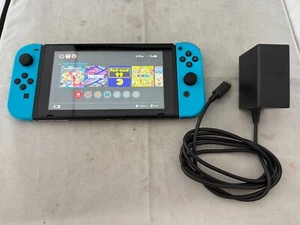 Nintendo Switch HAC-001 32 GB con cable de carga y tarjeta SD de 256 GB - Imagen 1 de 18