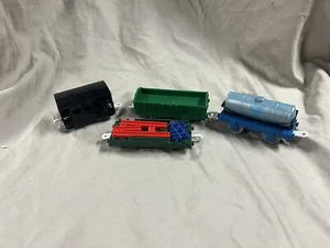 Thomas Engine Trackmaster Konvolut 4 Güterwagen Begleitwagen, Pritschenwassertanker - Bild 1 von 10