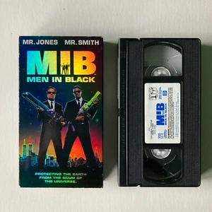 Men In Black (VHS, 1997), Will Smith, Lee Jones, Science Fiction - Picture 1 of 10