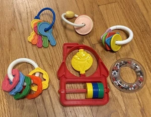 Lotto chiavi giocattolo vintage i primi anni anello plastica sonagli bambino vari - Foto 1 di 7