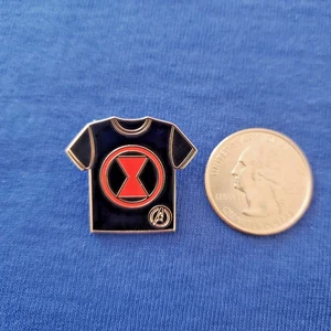 Disney Parks 2024 Hidden Mickey Marvel T-Shirt Black Widow Disney Pin - Picture 1 of 2