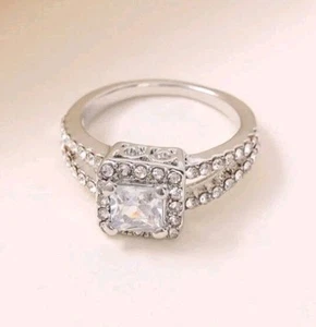 NUOVO anello quadrato cubic zirconia argento misura 8 fidanzamento solitario venditore USA - Foto 1 di 3