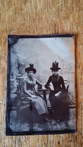 1870'S ANTIQUE TINTYPE FERROTYPE PHOTOGRAPH - WOMEN - Picture 1 of 2