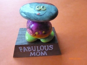 MOTHER'S DAY-FABULOUS MOM-STONE ROCK FIGURE ON WOOD BASE HOME DECOR VINTAGE GIFT - Picture 1 of 3