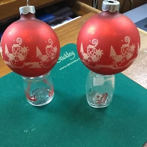 TWO VINTAGE 1950'S USA MADE RED STENCIL SNOWMEN 2.5 INCH BALL CHRISTMAS ORNAMENT - Picture 1 of 3