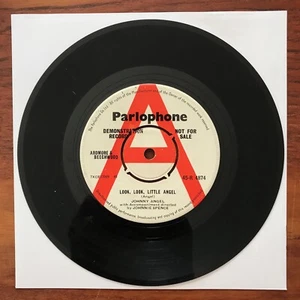 VINYL JOHNNY ANGEL Look Look Little Angel DEMO PARLOPHONE 45R4874 UK 7” 45  - Picture 1 of 4